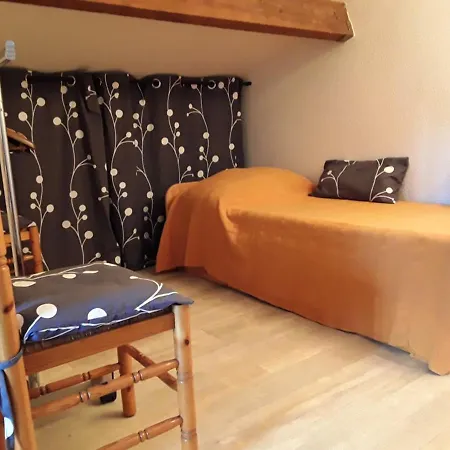 Maison De 2 Chambres A Saint Cyprien Avec Piscine Partagee Et Terrasse Amenagee A 800 M De La Plage
