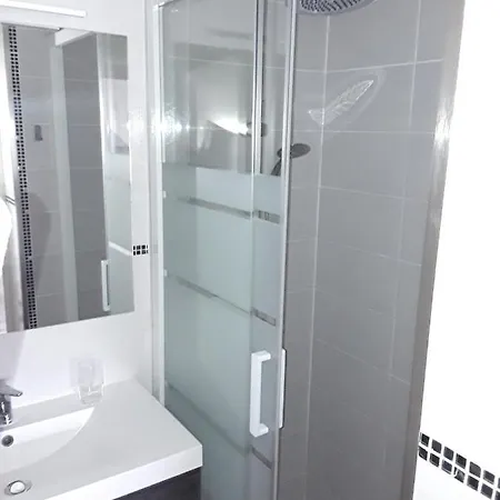 Maison De 2 Chambres A Saint Cyprien Avec Piscine Partagee Et Terrasse Amenagee A 800 M De La Plage